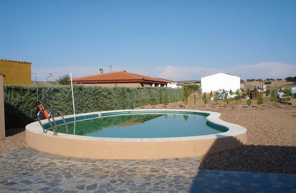 Swimming pool of House or chalet for sale in Fuente del Maestre  with Heating, Private garden and Storage room