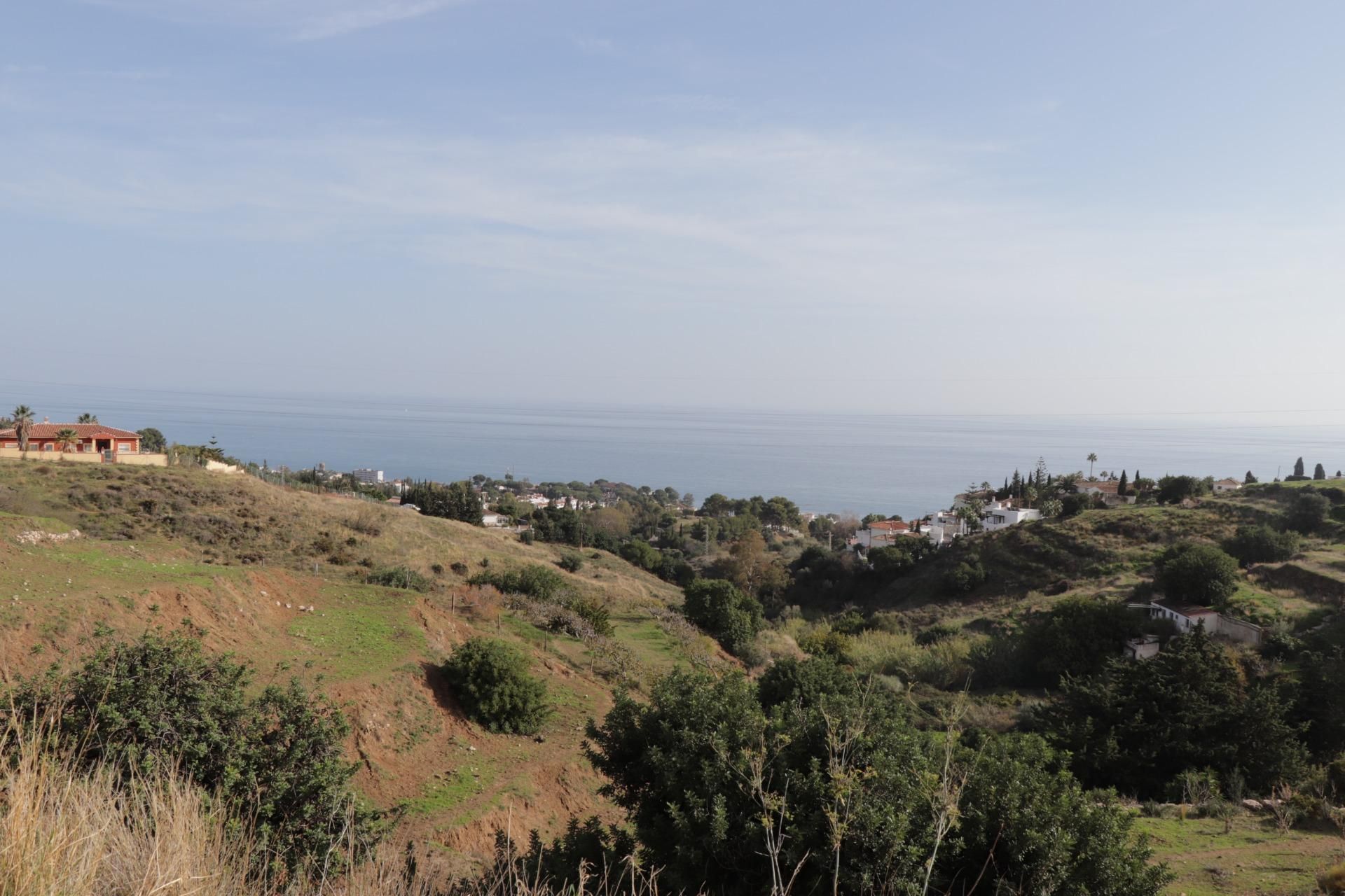 Vista exterior de Terreny industrial en venda en Benalmádena