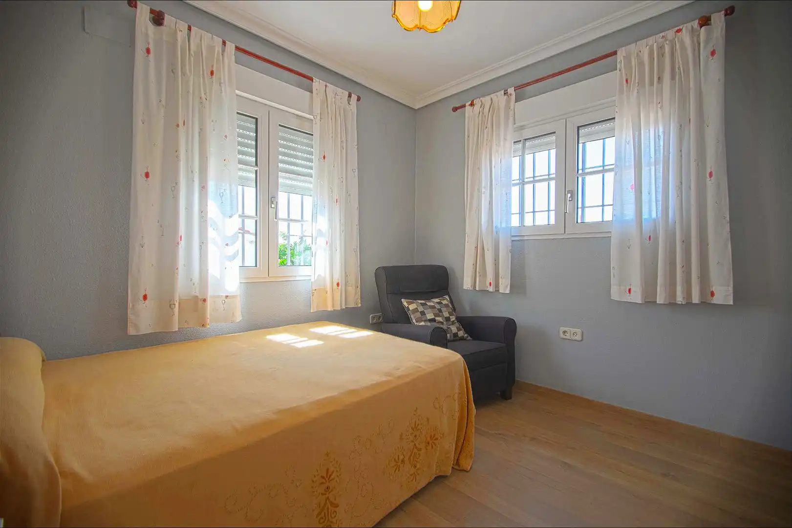 Dormitori de Casa o xalet en venda en Gines amb Aire condicionat, Calefacció i Jardí privat