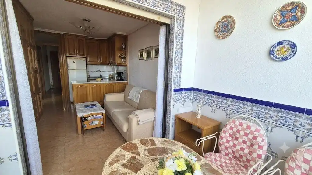 Cuina de Apartament en venda en Torrevieja amb Terrassa i Moblat