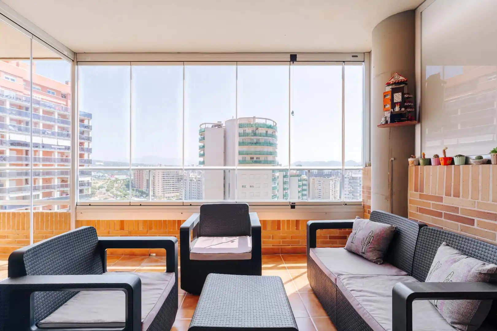 Sala d'estar de Apartament de lloguer en Villajoyosa / La Vila Joiosa amb Aire condicionat, Calefacció i Jardí privat