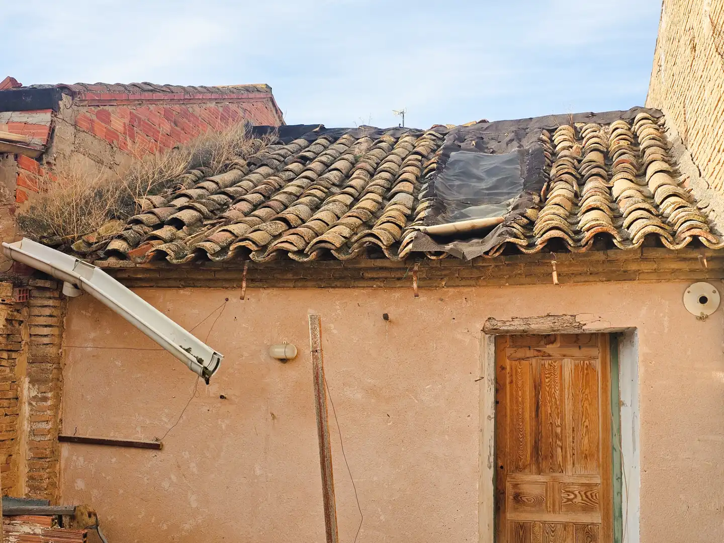Vista exterior de Casa o xalet en venda en Alagón amb Terrassa i Balcó