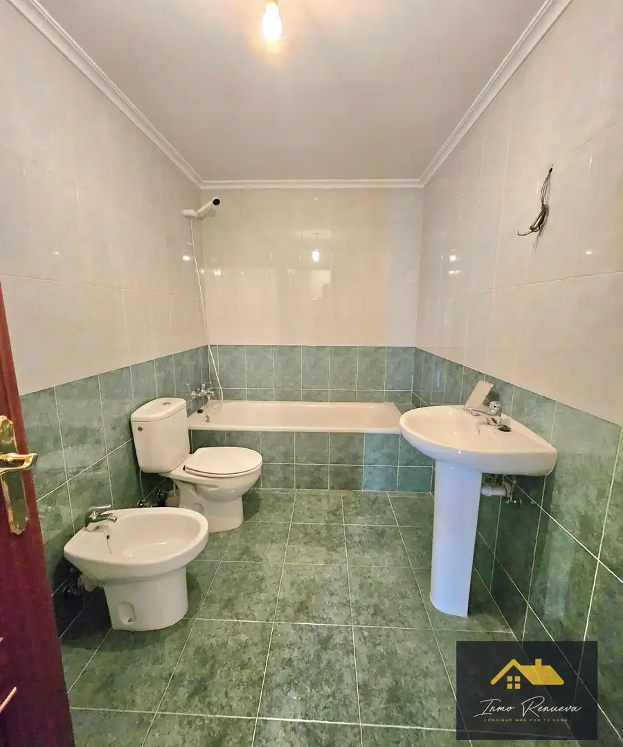 Baño de Ático en venta en Santurtzi  con Calefacción, Trastero y Balcón