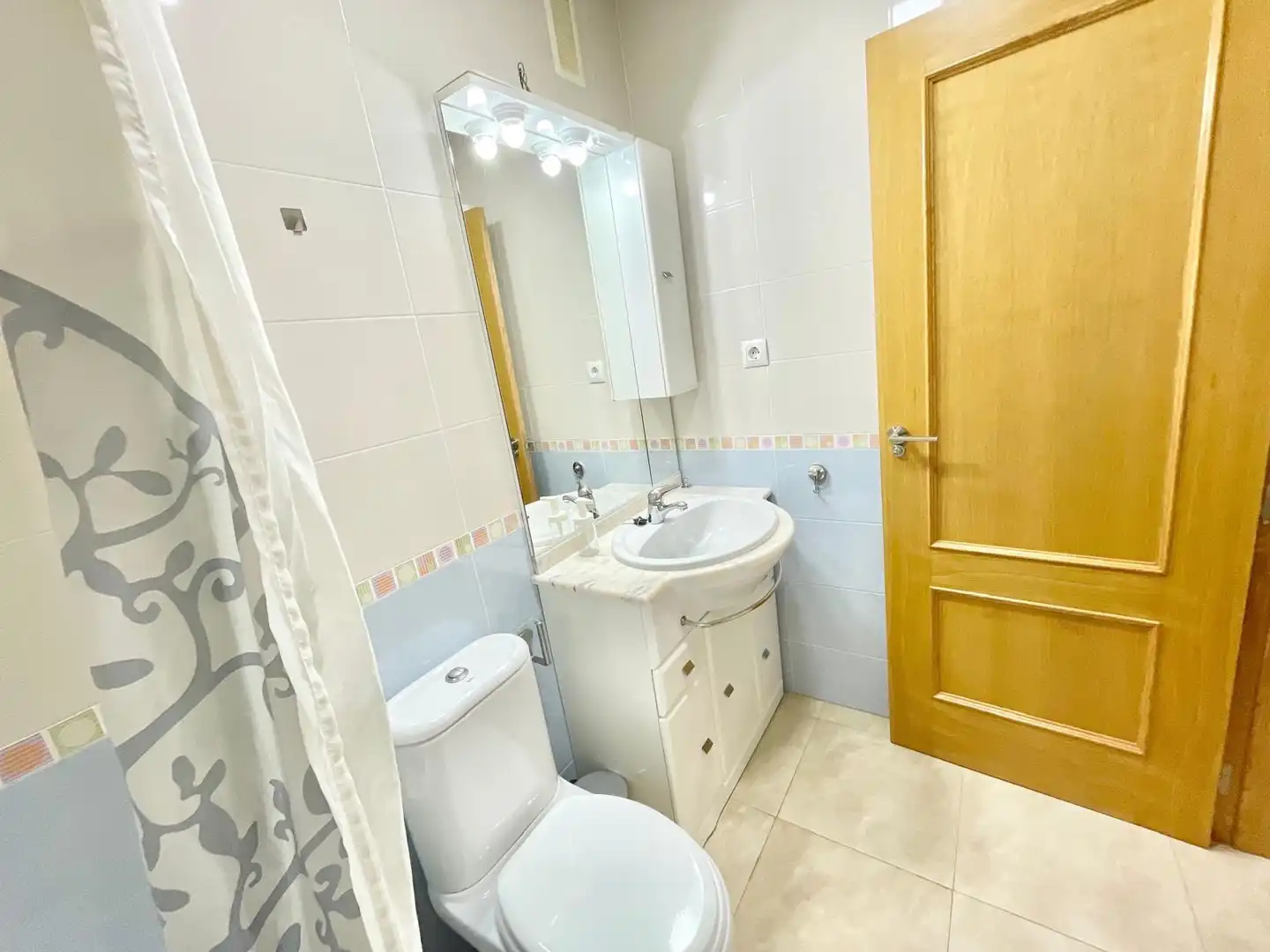 Bany de Apartament de lloguer en Los Alcázares amb Aire condicionat, Traster i Moblat