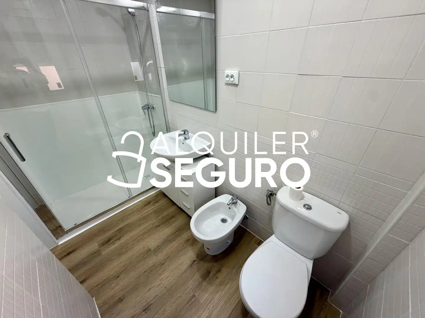 Bathroom of Flat for rent in Leganés  with Heating and Storage room