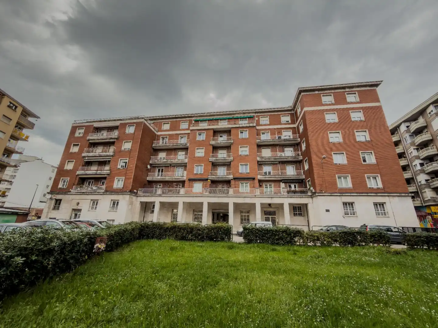 Vista exterior de Pis en venda en Torrelavega  amb Calefacció, Parquet i Traster