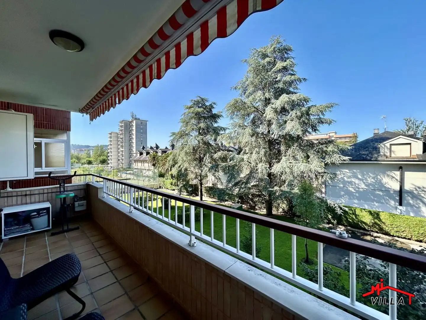 Außenansicht von Wohnung zum Verkauf in Laredo mit Heizung und Terrasse