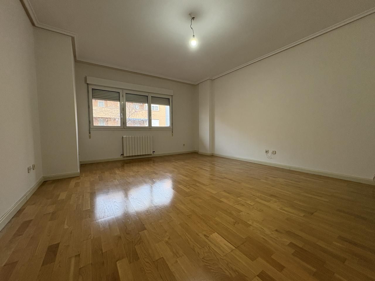 Dormitori de Pis de lloguer en  Toledo Capital amb Calefacció, Parquet i Terrassa