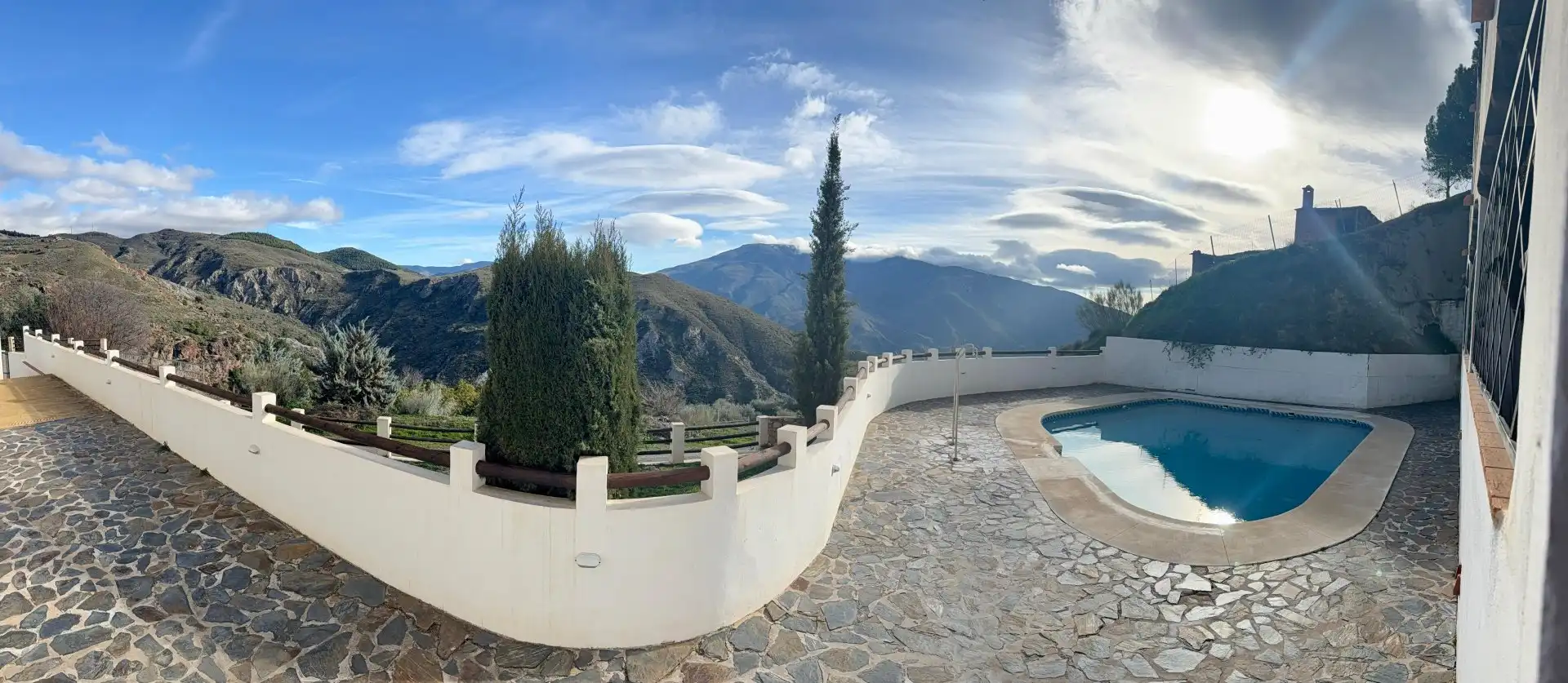 Jardín de Piso en venta en Carataunas con Calefacción, Terraza y Piscina comunitaria