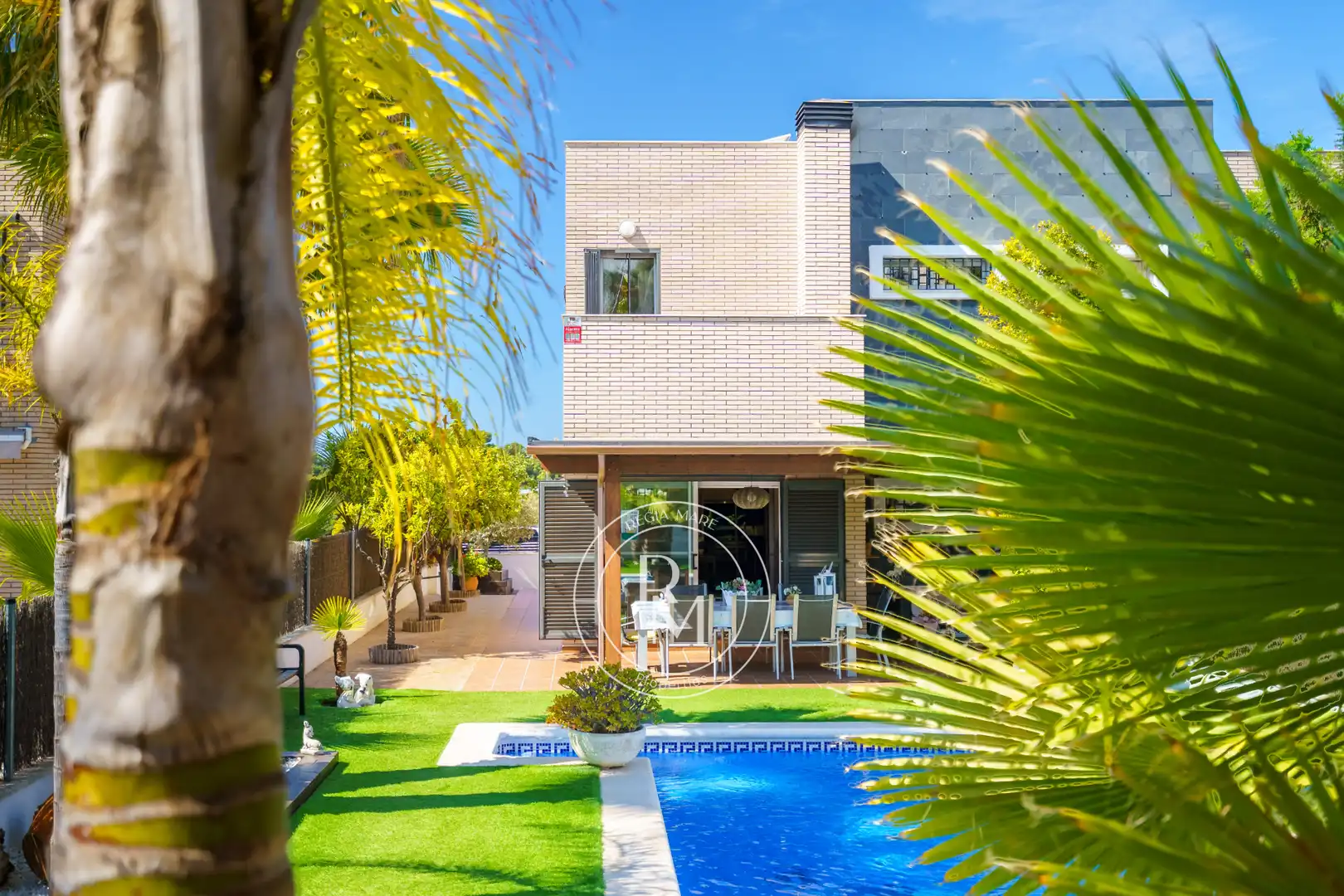 Vista exterior de Casa adosada en venta en Roda de Berà con Aire acondicionado, Calefacción y Jardín privado