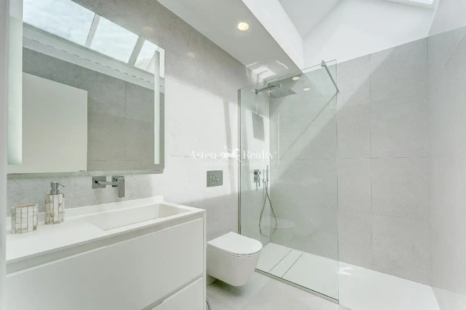 Bathroom of Detached homes for sale in Adeje  with Air Conditioner, Terrace and Swimming Pool
