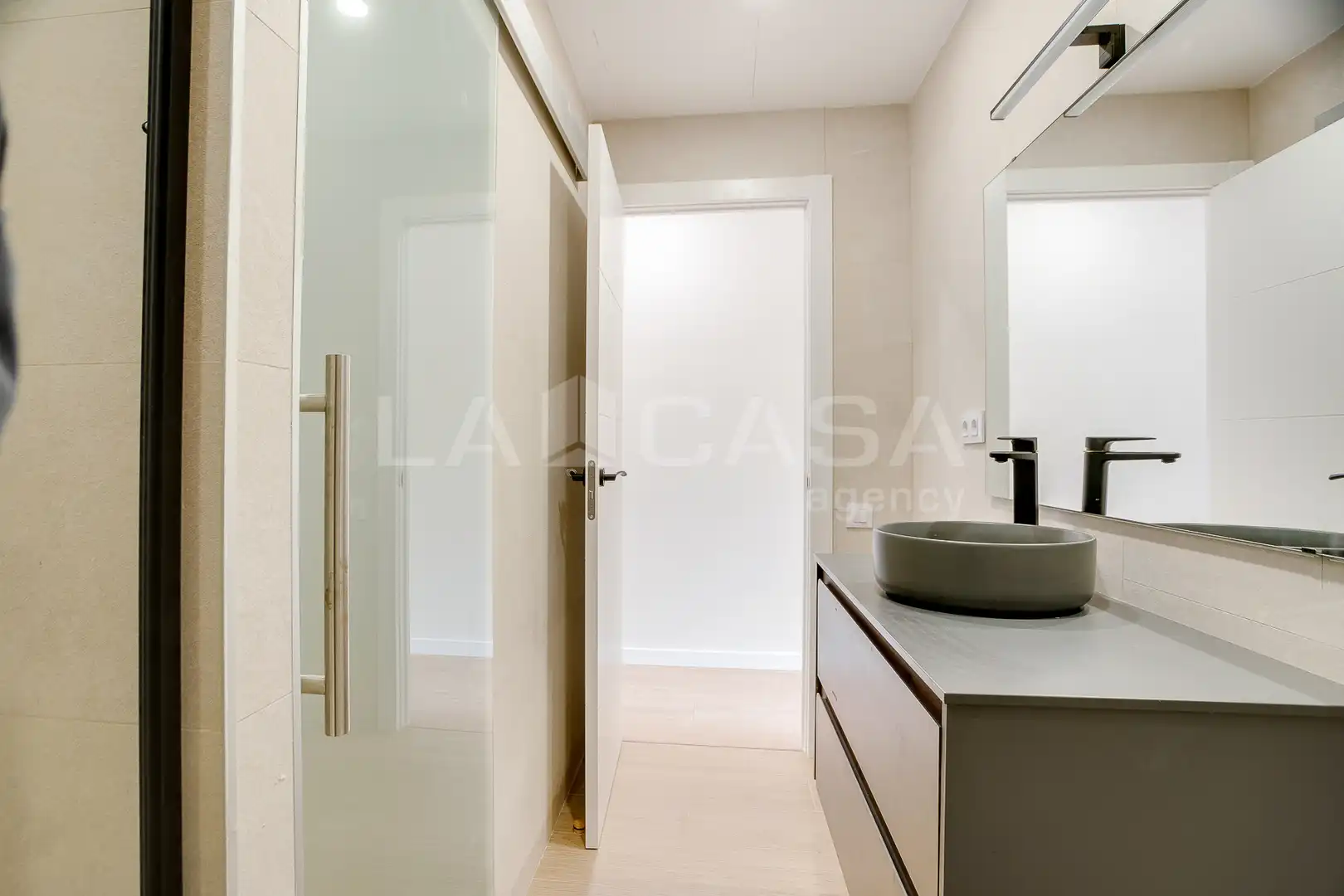 Bathroom of Flat for sale in Barcelona  with Balcony
