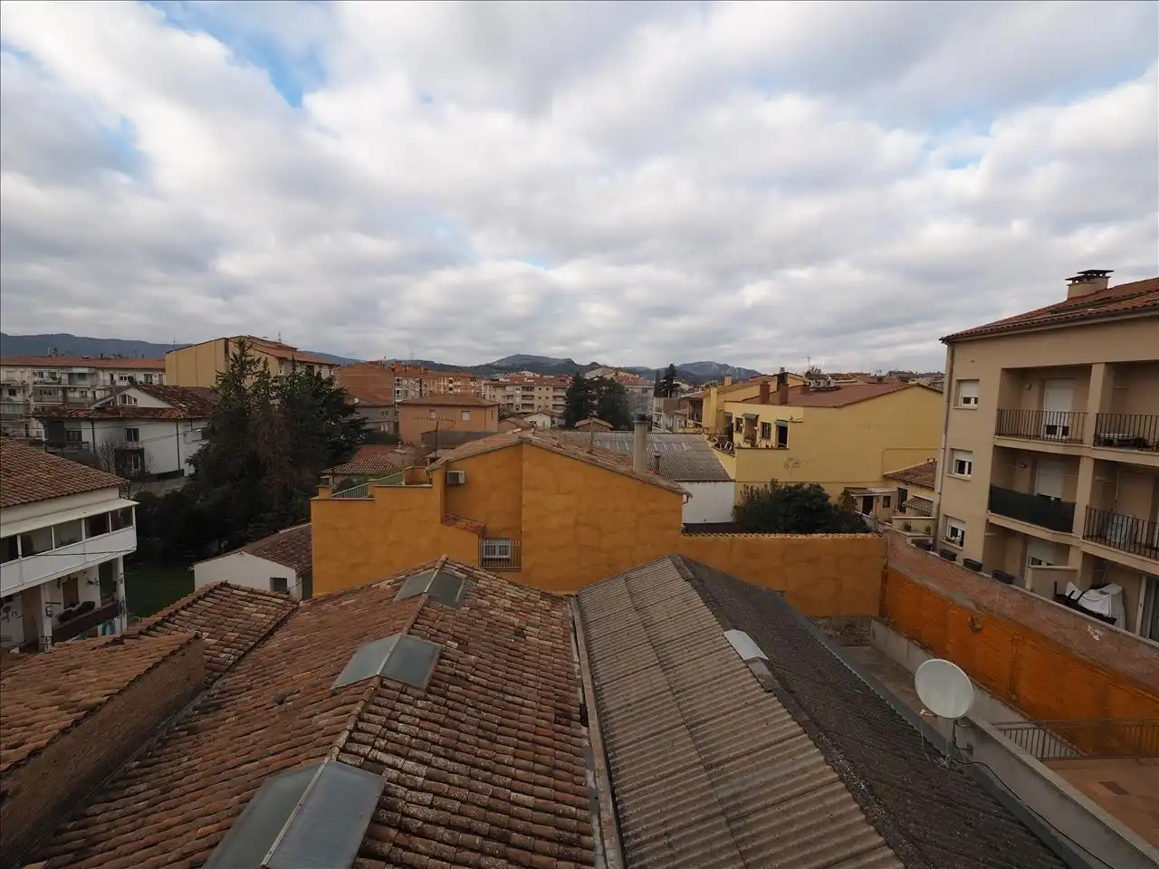 Vista exterior de Dúplex en venta en Torelló con Calefacción, Terraza y Balcón