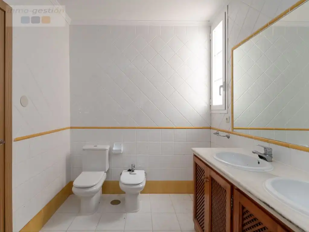 Bathroom of Duplexes for sale in Marbella
