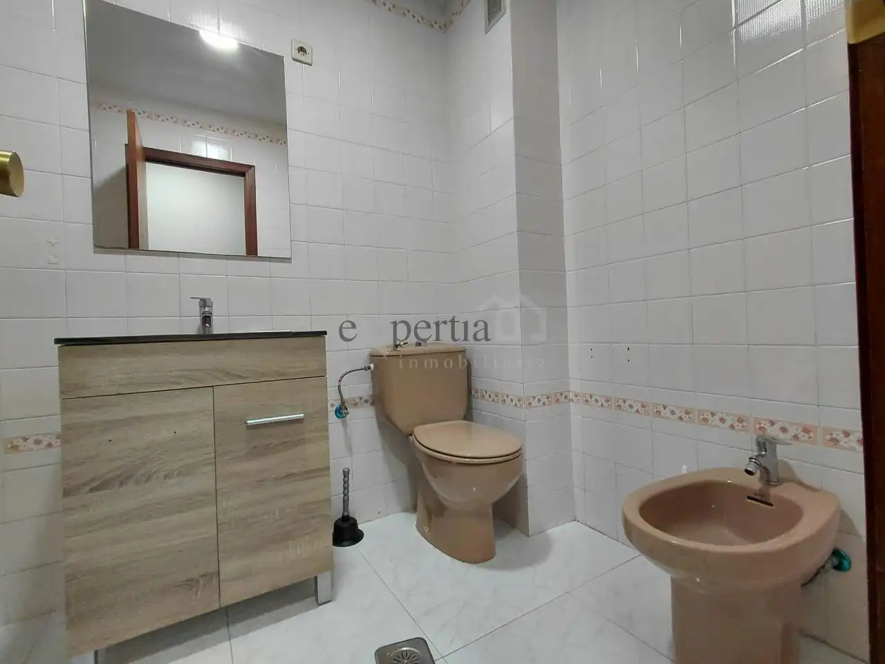 Baño de Piso en venta en Boiro con Calefacción, Terraza y Trastero