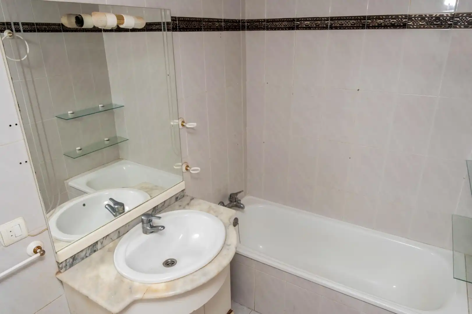 Bathroom of Duplexes for sale in Xirivella  with Air Conditioner