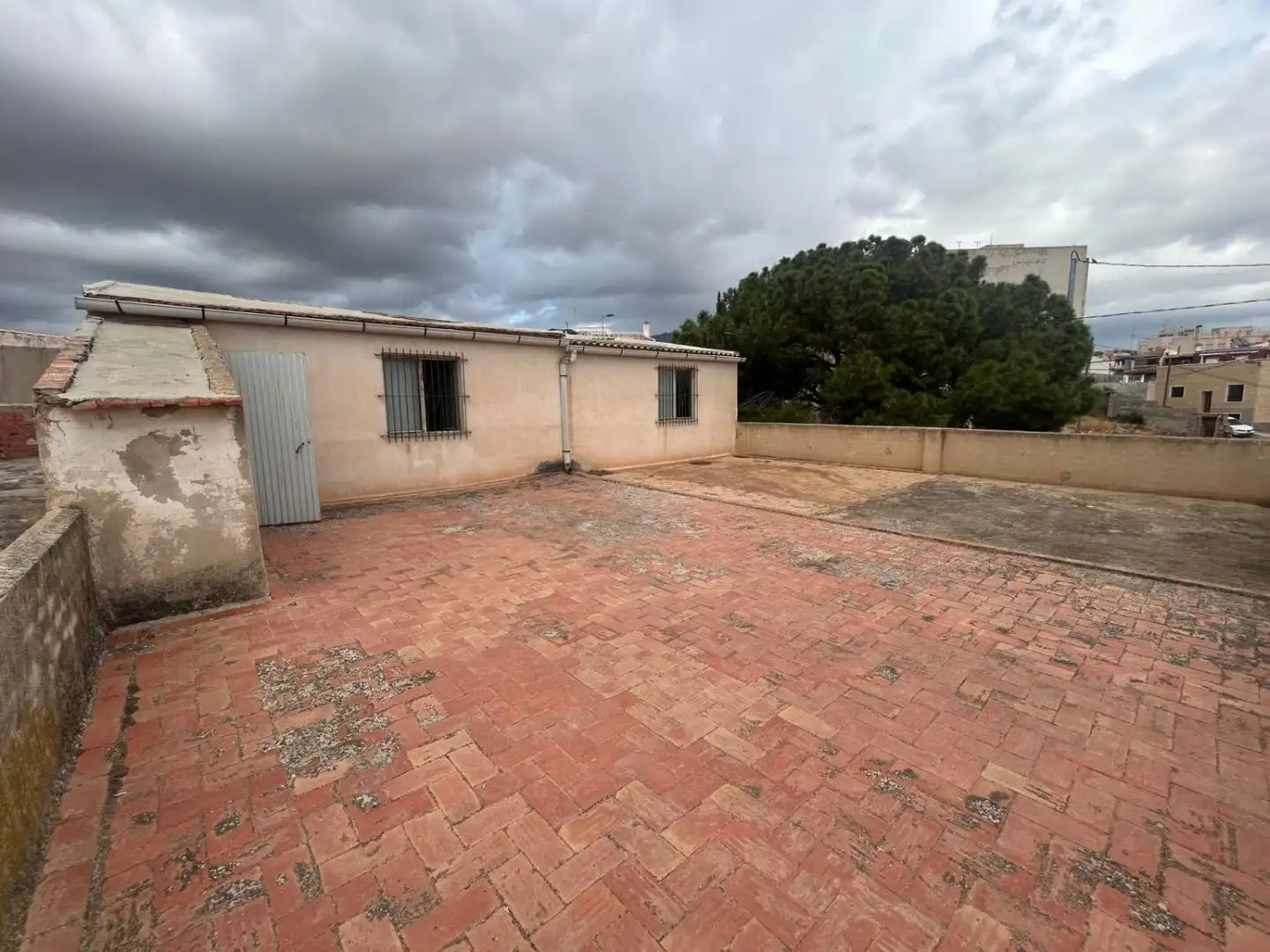 Exterior view of Commercial properties for sale in Crevillent