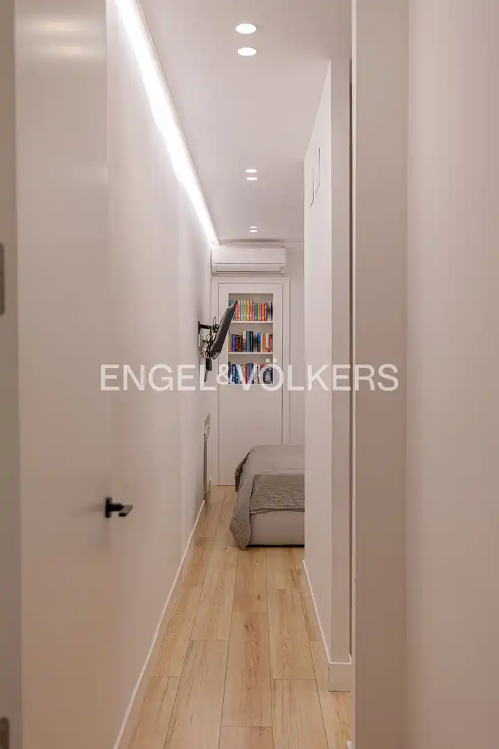 Flat for rent in Madrid  with Air Conditioner, Heating and Furnished