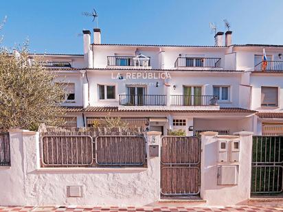 Vista exterior de Casa adosada en venda en Sant Iscle de Vallalta amb Aire condicionat, Calefacció i Jardí privat