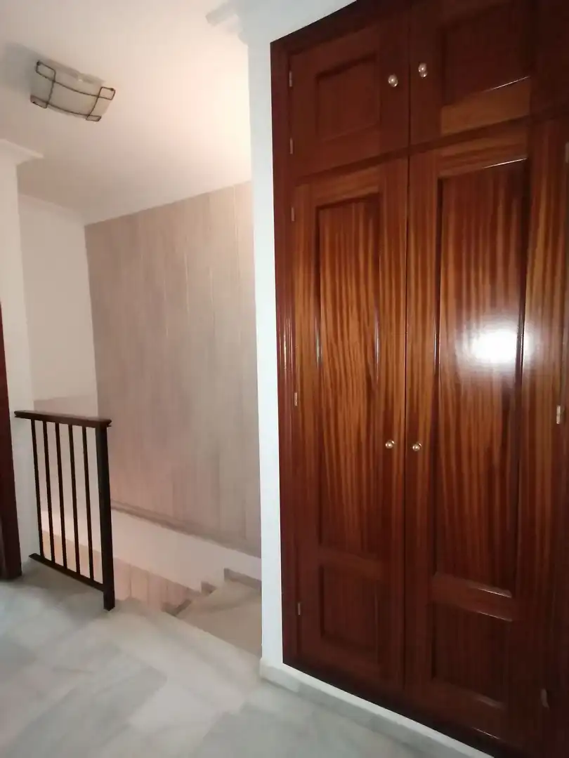 Casa adosada de lloguer en Algeciras amb Jardí privat, Terrassa i Traster