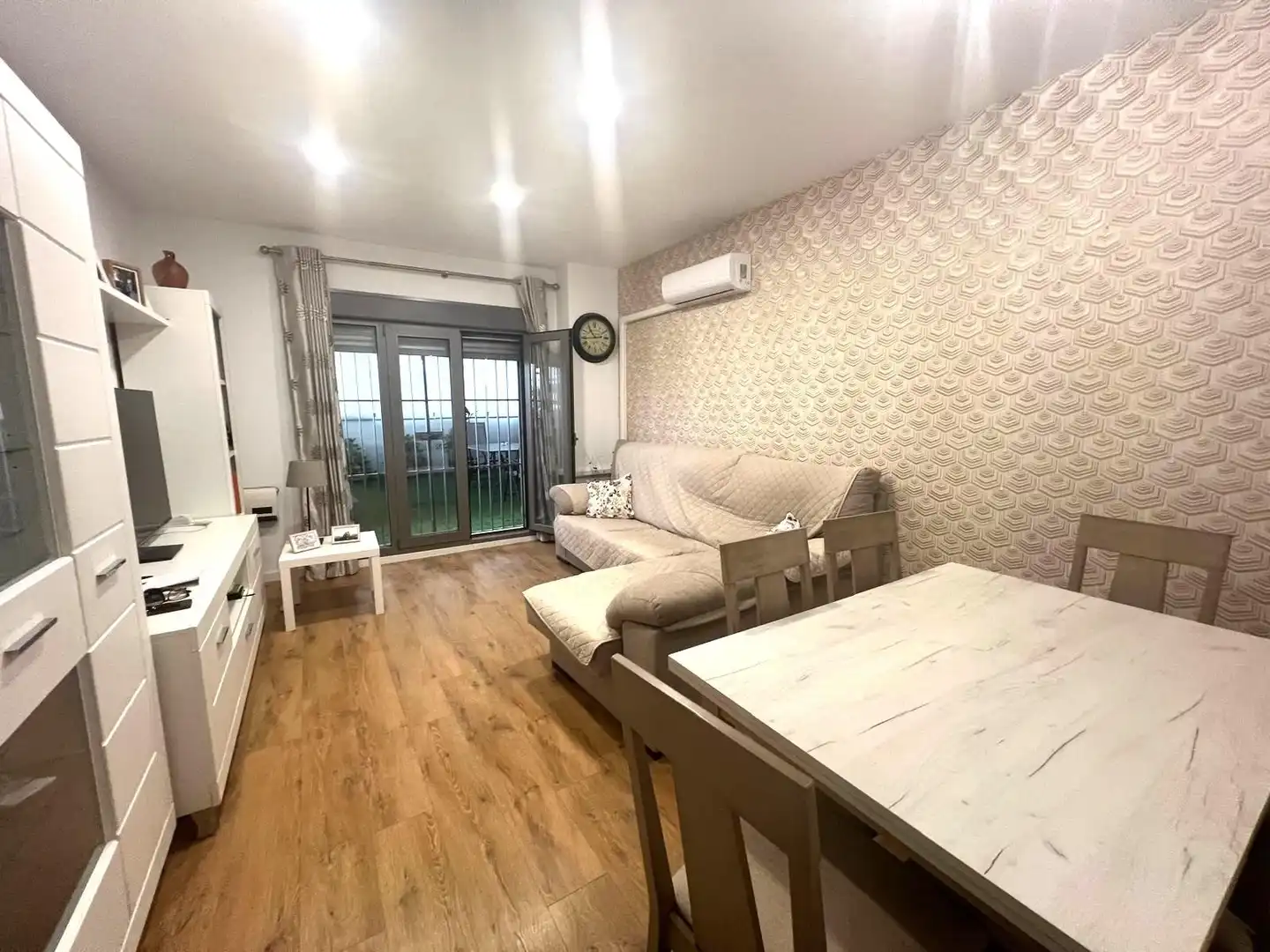 Appartamento con piscina in vendita a Entrenúcleos, imagen 2