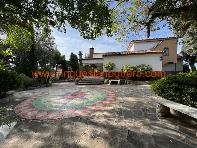 Vista exterior de Casa o chalet en venta en La Sentiu de Sió con Jardín privado, Terraza y Piscina