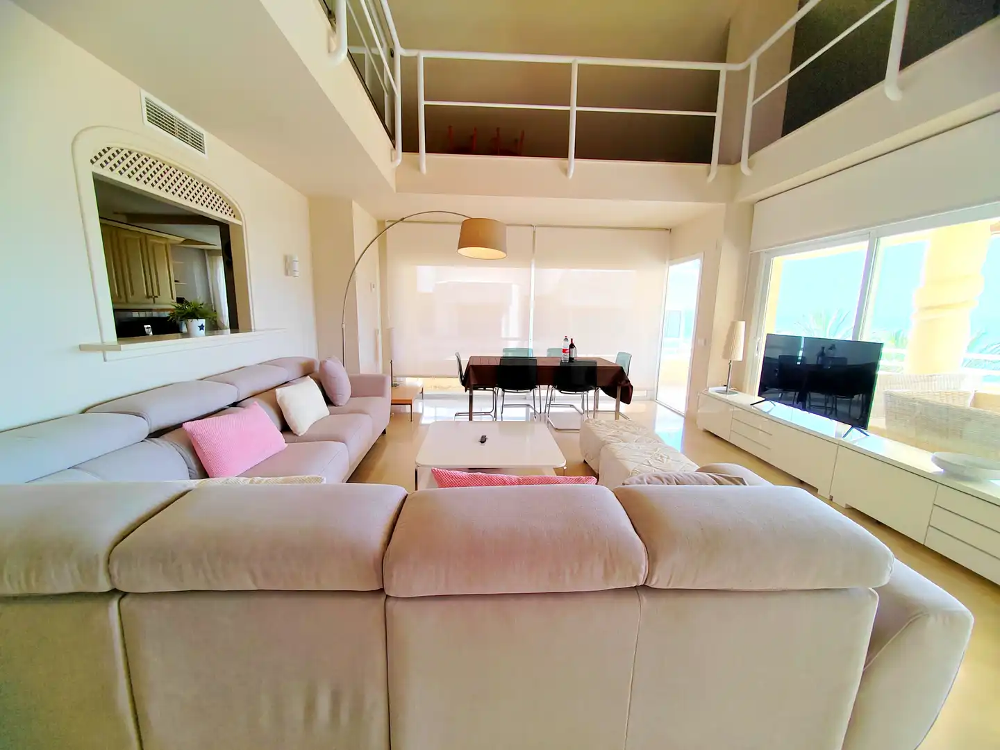 Sala d'estar de Dúplex de lloguer en Benalmádena amb Aire condicionat, Calefacció i Terrassa