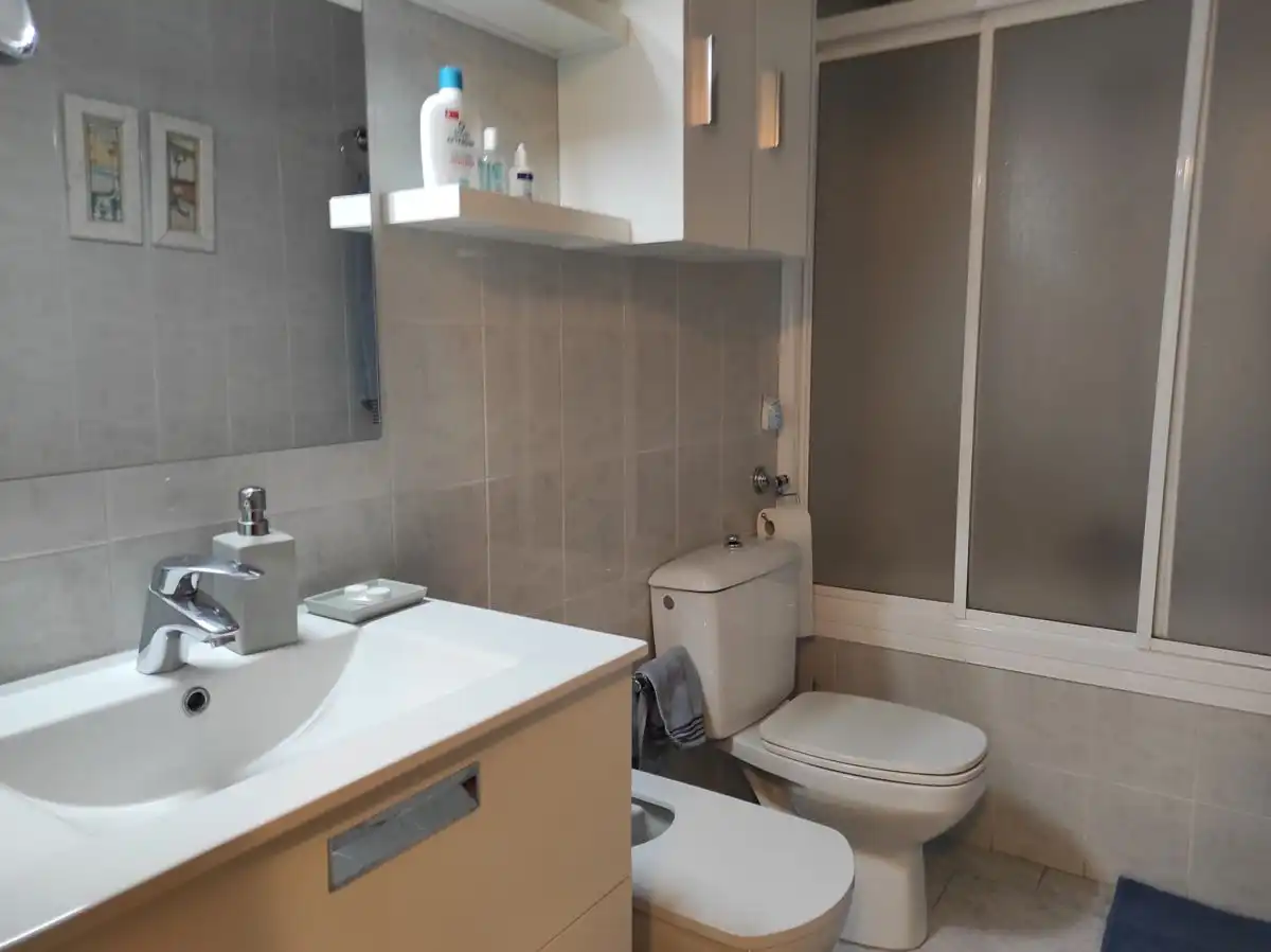 Badezimmer von Wohnung zur Miete in Albacete mit Klimaanlage, Heizung und Parkett