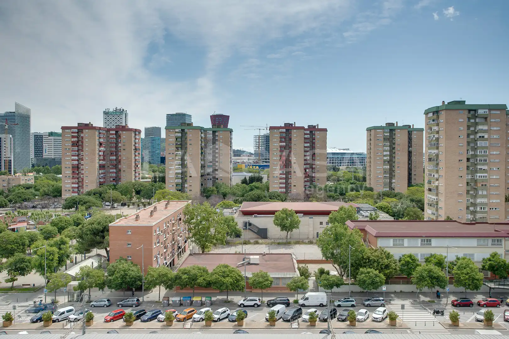 Vista exterior de Piso en venta en L'Hospitalet de Llobregat con Calefacción y Balcón