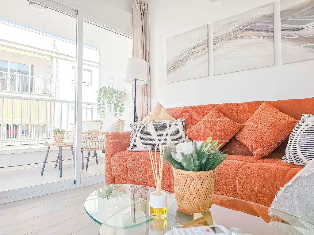 Sala d'estar de Apartament en venda en Nerja amb Aire condicionat, Terrassa i Moblat