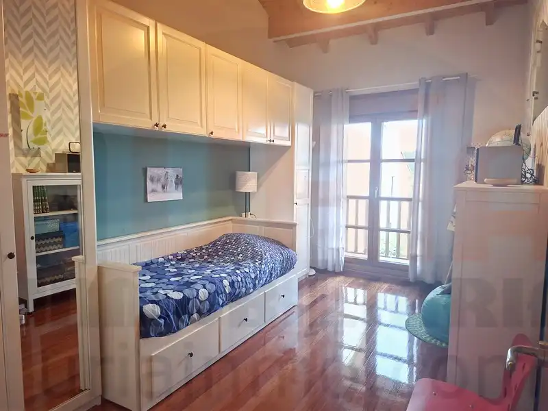 Habitación de Casa o chalet en venta en Sariego con Calefacción, Terraza y Trastero