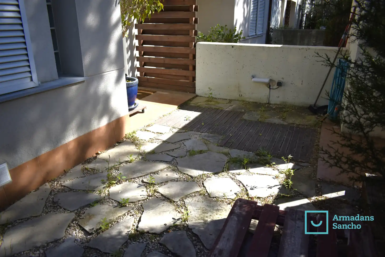Terrasse von Einfamilien-Reihenhaus zum Verkauf in Tiana mit Klimaanlage, Heizung und Privatgarten