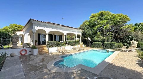 Elegante villa con vistas al mar y licencia turística en venta en Sant Lluís