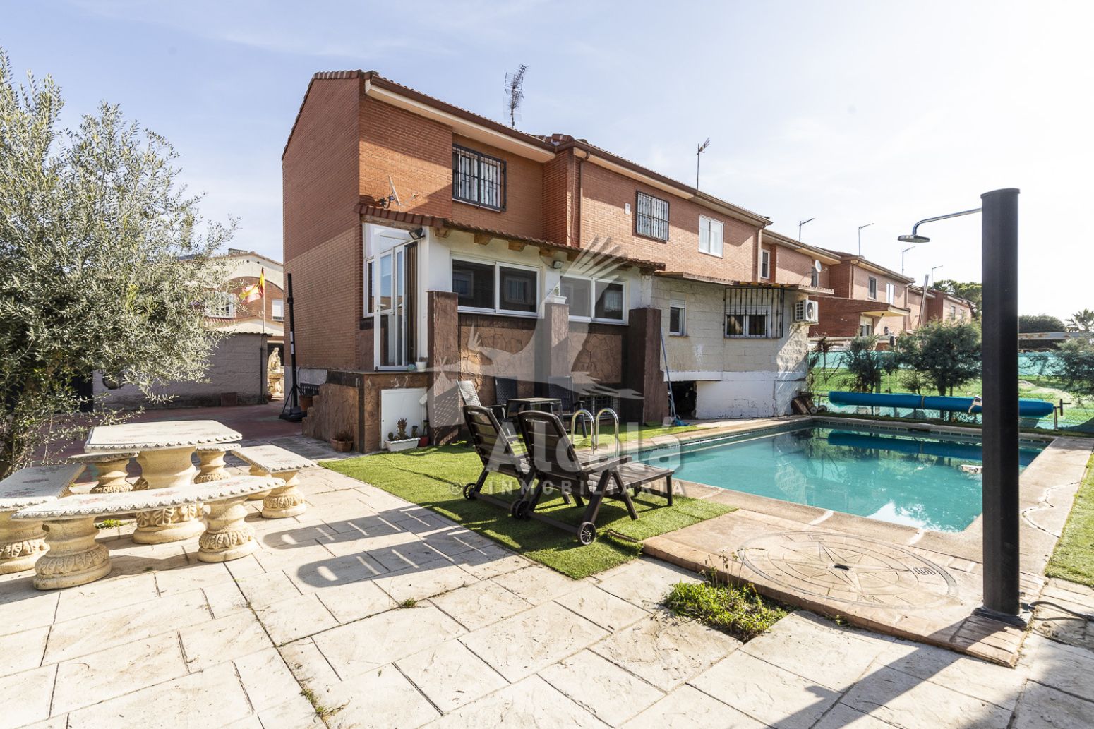Jardí de Casa adosada en venda en  Granada Capital amb Aire condicionat, Calefacció i Piscina