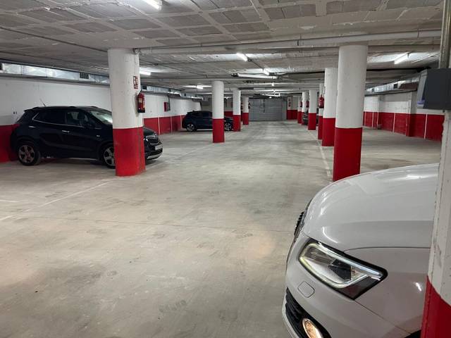 Garaje en Alquiler en Sant Oleguer, 33 en Els Molins