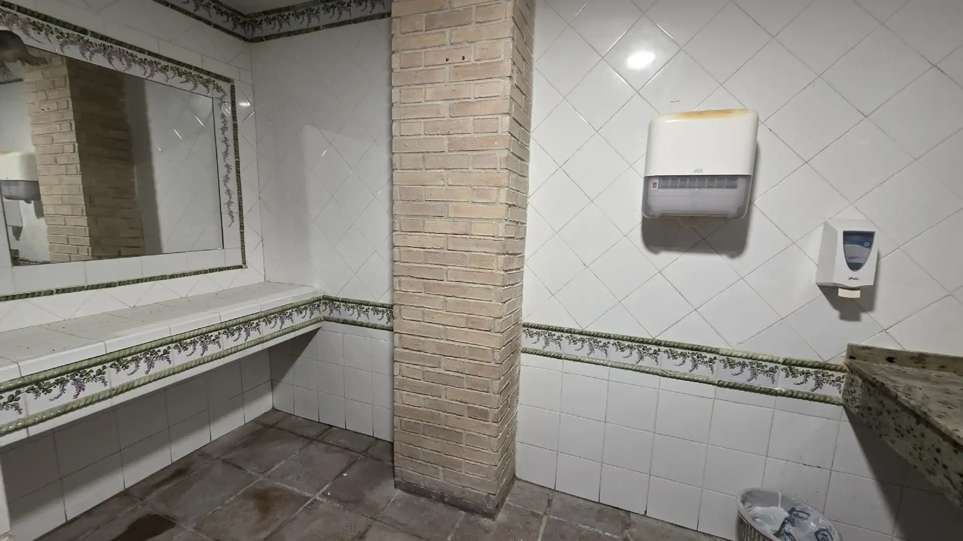 Baño de Local en venta en Valencia con Aire acondicionado y Terraza