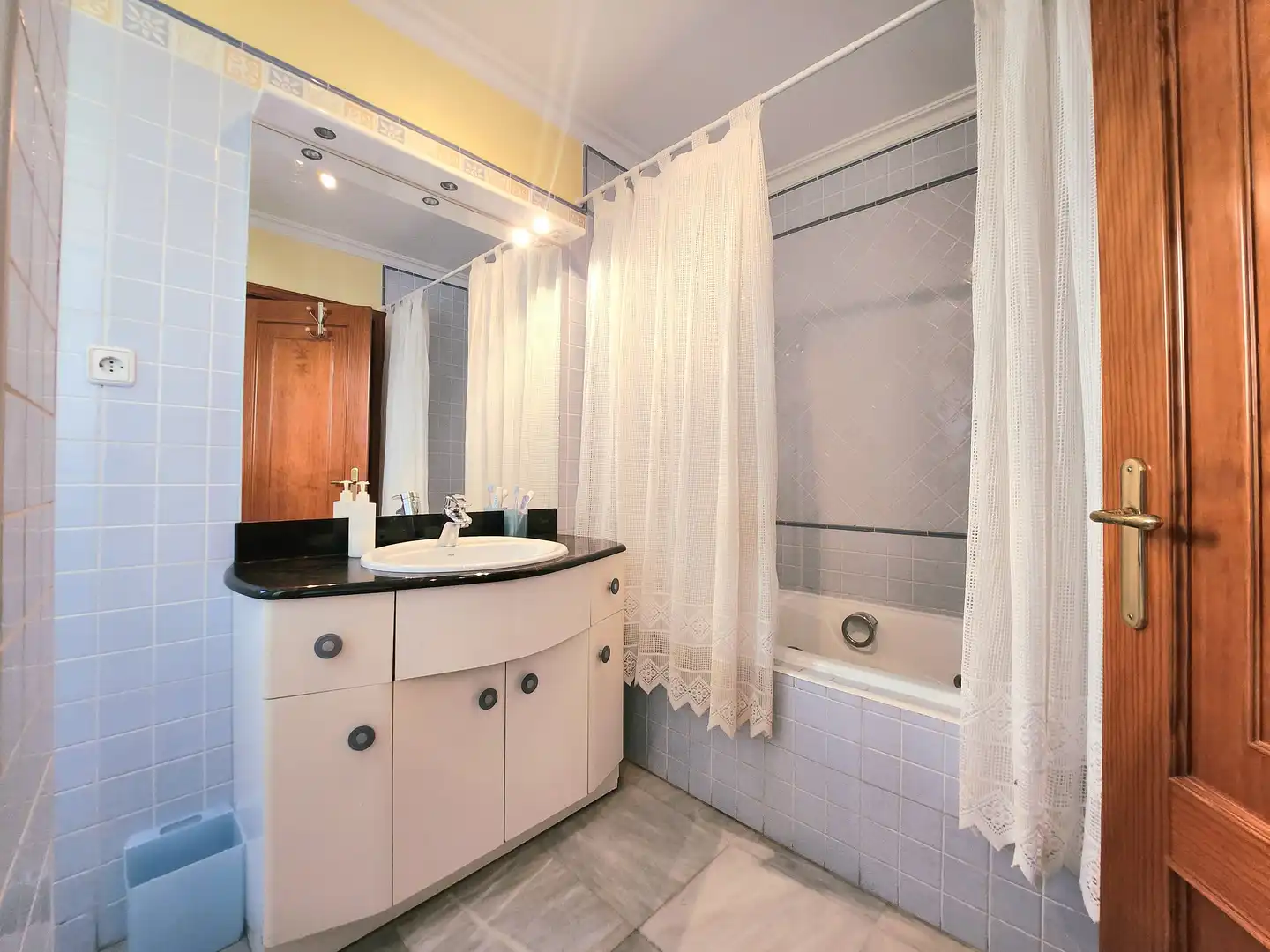 Baño de Casa o chalet en venta en Alcalá de Guadaira con Aire acondicionado, Calefacción y Jardín privado
