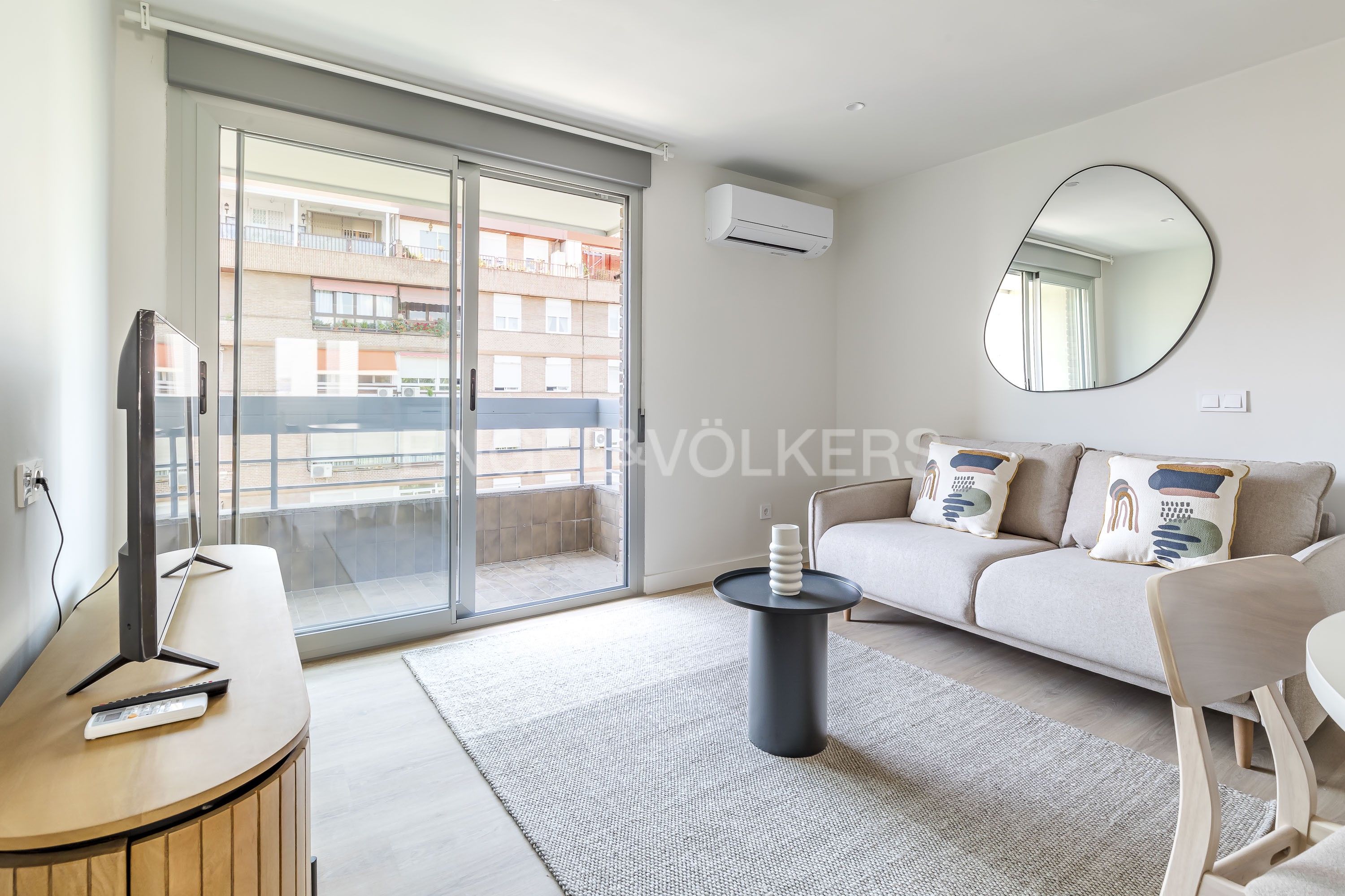 Dormitori de Apartament de lloguer en  Madrid Capital amb Aire condicionat, Calefacció i Terrassa