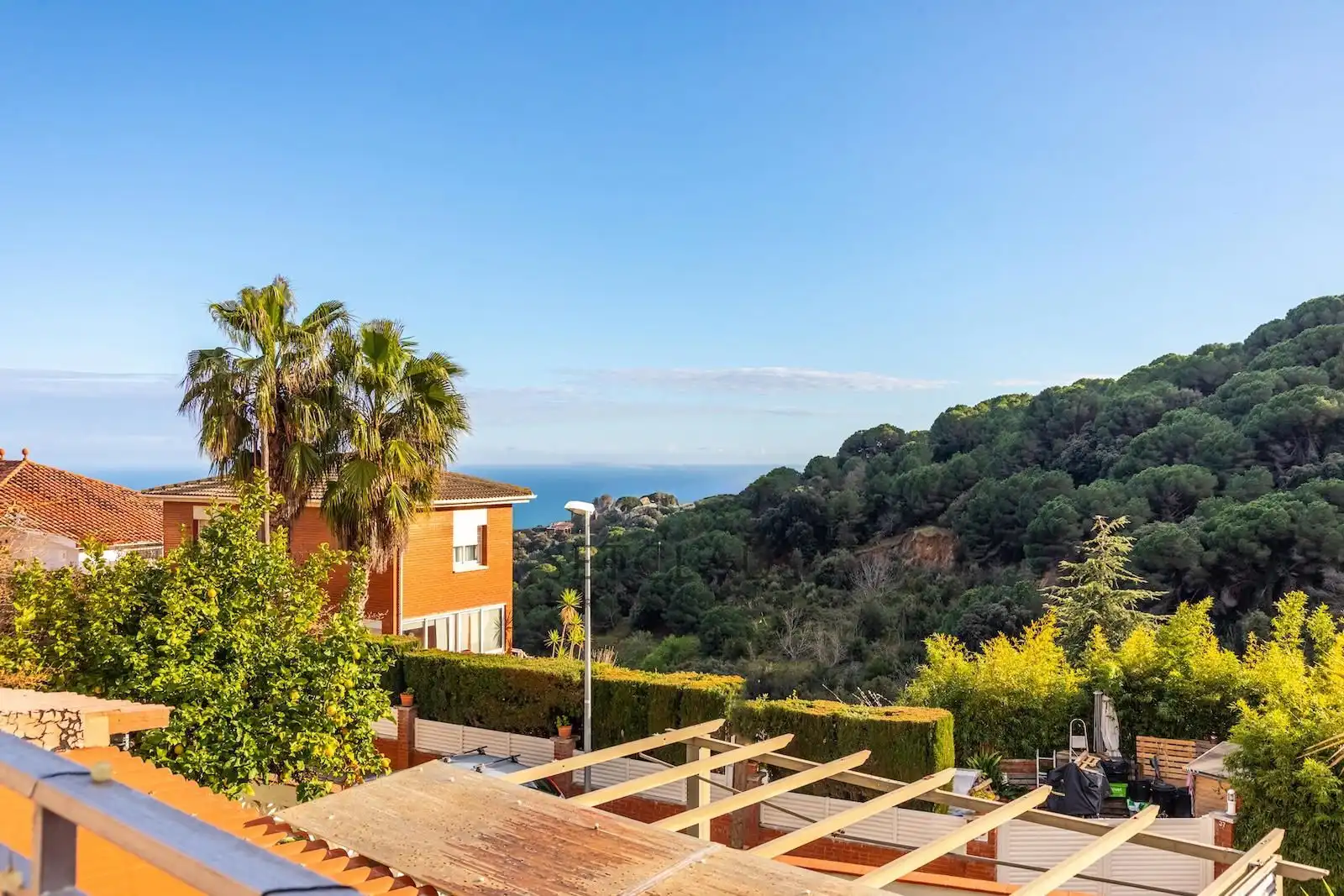 Vista exterior de Casa o xalet en venda en Alella amb Aire condicionat, Calefacció i Jardí privat
