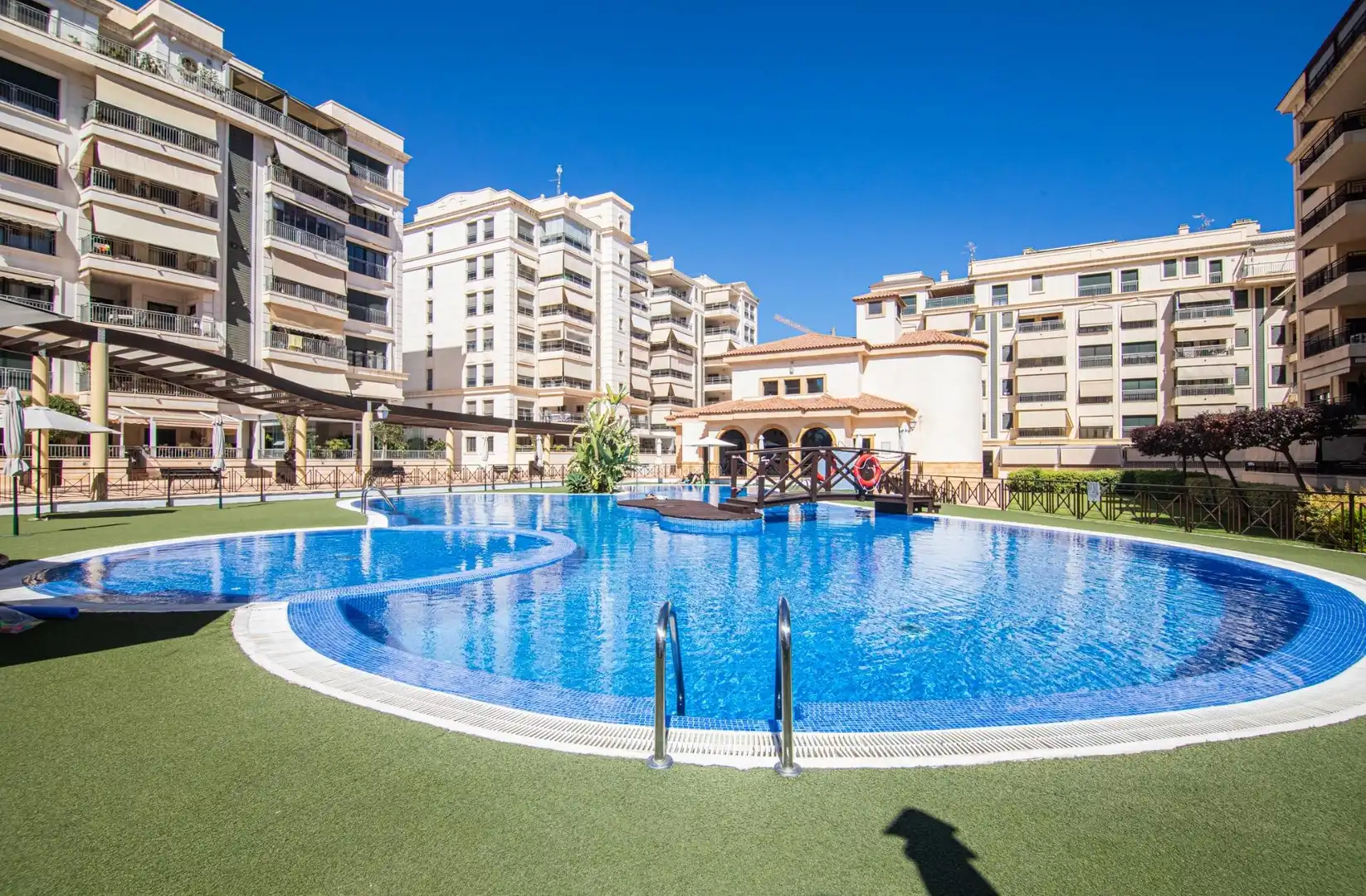 Piscina de Pis en venda en Elche / Elx amb Aire condicionat, Calefacció i Jardí privat