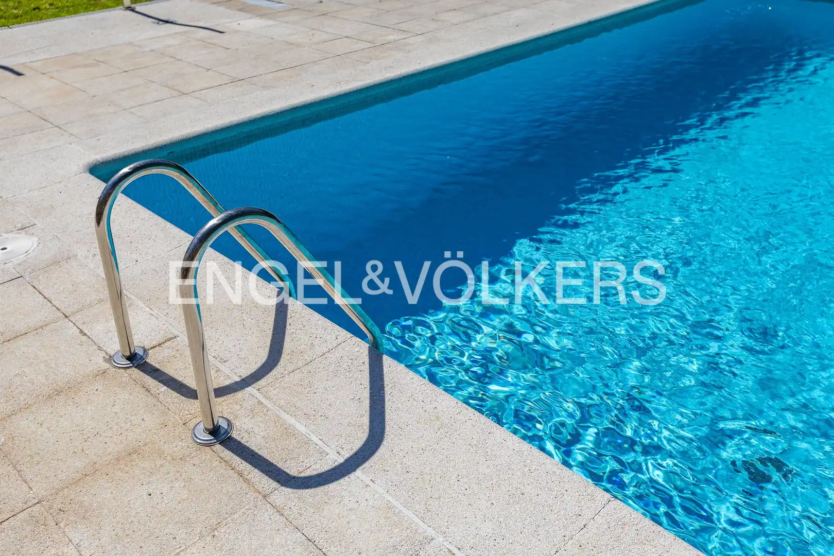 Swimming pool of Flat for sale in Sant Cugat del Vallès  with Air Conditioner, Heating and Private garden