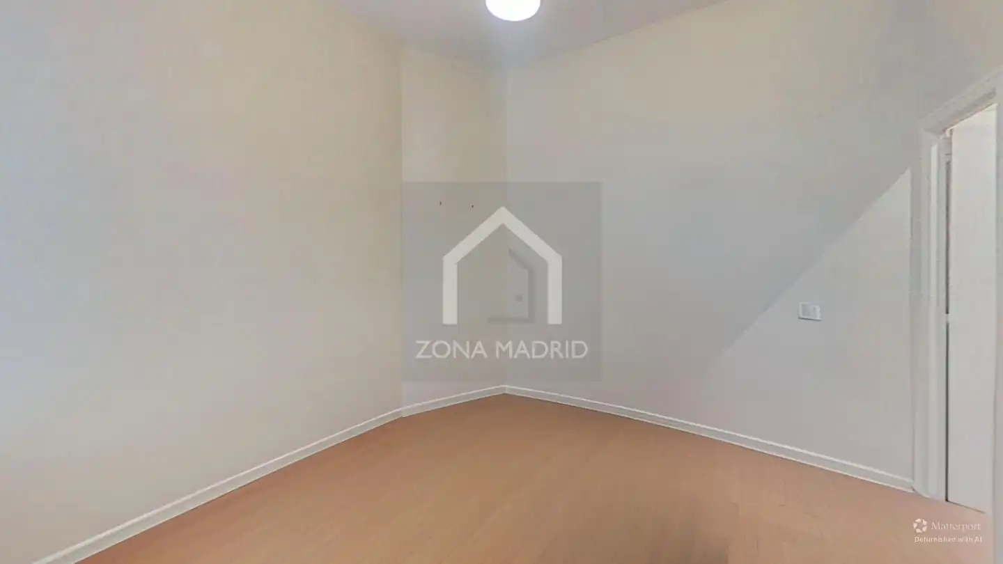 Habitación de Piso en venta en Madrid con Trastero