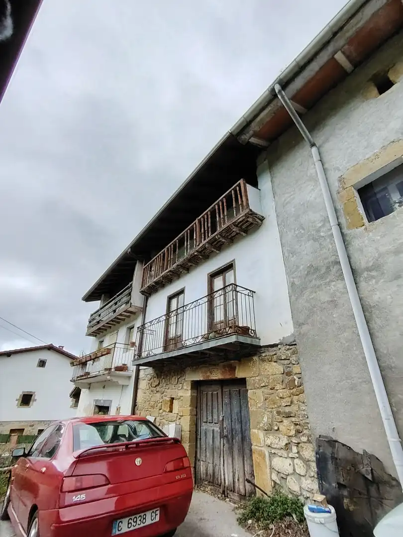 Vista exterior de Casa adosada en venda en Liendo amb Calefacció, Jardí privat i Terrassa