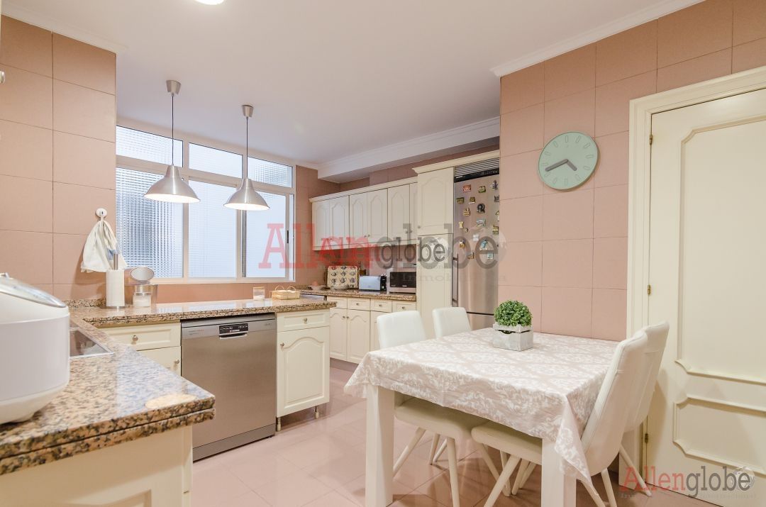 Kitchen of Flat for sale in Oviedo   with Heating