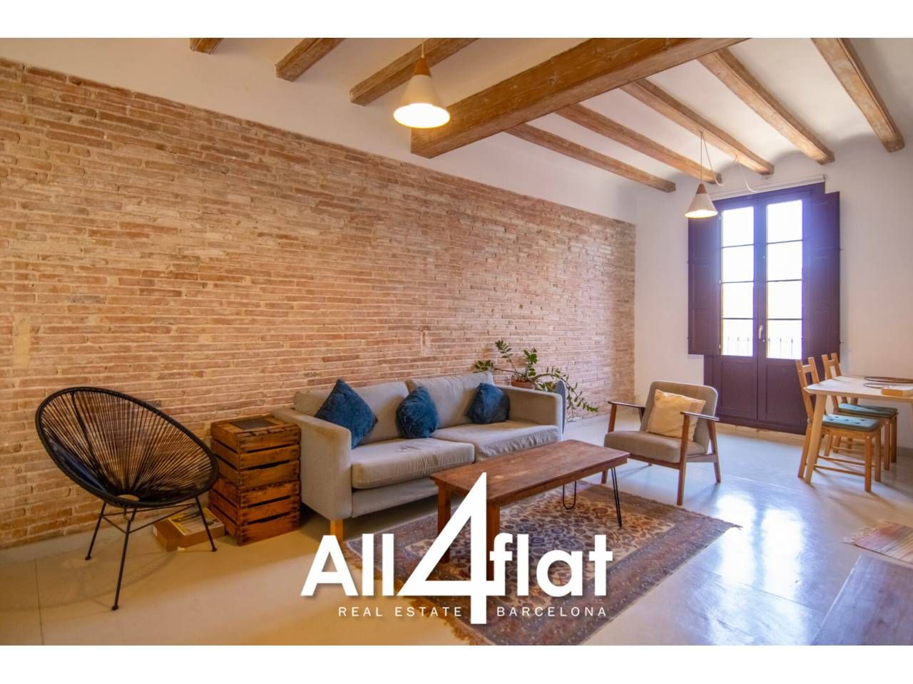 Vista exterior de Pis en venda en  Barcelona Capital amb Calefacció, Moblat i Balcó