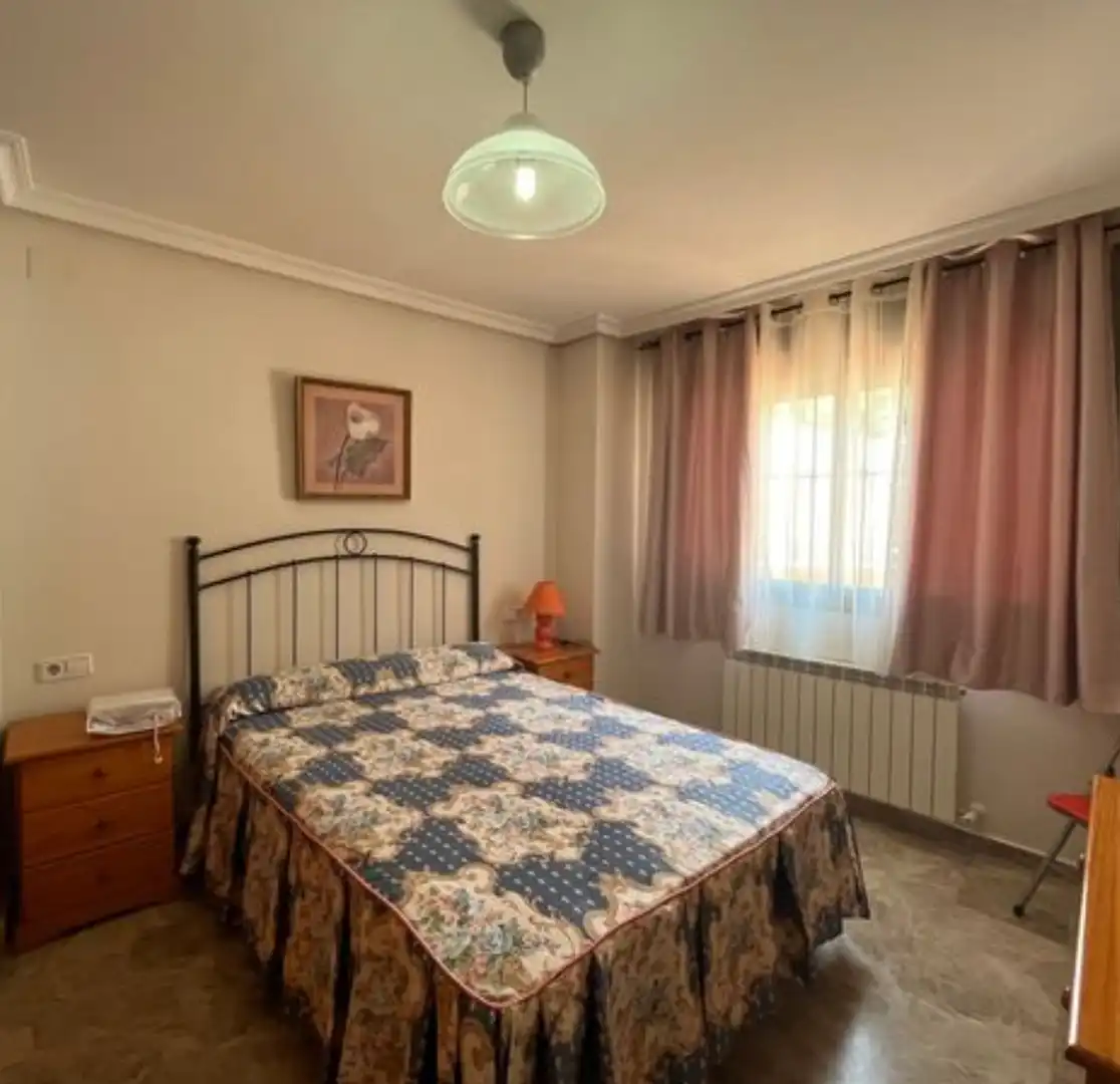 Schlafzimmer von Wohnung zur Miete in Ciudad Real mit Klimaanlage, Terrasse und Möbliert