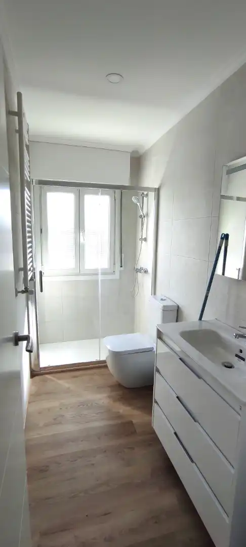 Badezimmer von Wohnung zur Miete in Valle de Trápaga-Trapagaran mit Heizung, Möbliert und Ofen