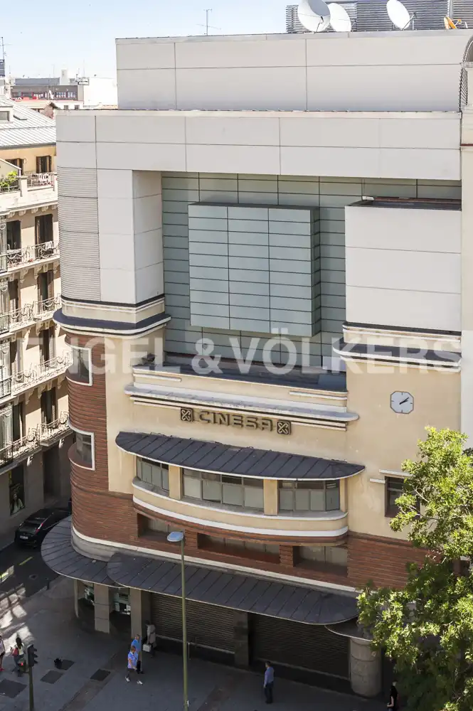 Vista exterior de Àtic en venda en Madrid amb Aire condicionat, Calefacció i Terrassa