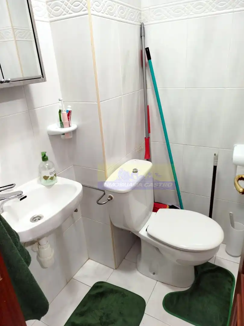 Bathroom of Flat for sale in Castro-Urdiales  with Heating