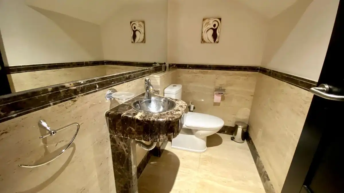 Baño de Ático en venta en Marbella con Aire acondicionado, Terraza y Sauna